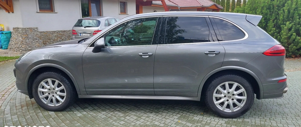 Porsche Cayenne cena 165000 przebieg: 182000, rok produkcji 2015 z Międzychód małe 667